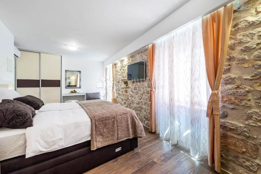 prodaje se luksuzno renoviran stan od 114 m² u srcu šibenika – idealna prilika za turistički najam! - slika 13
