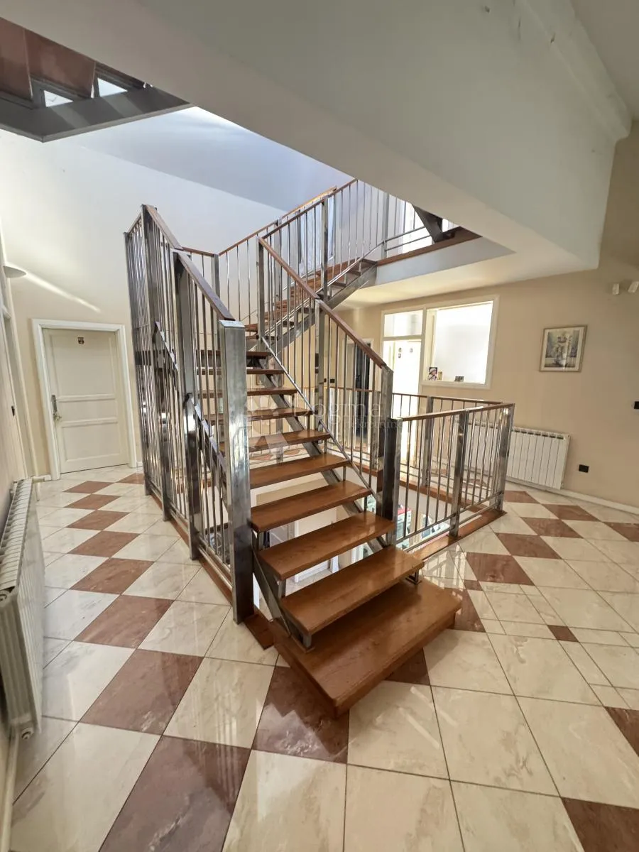 vila 425.99 m2 + 1294 m2 dvorište - prilika - slika 15