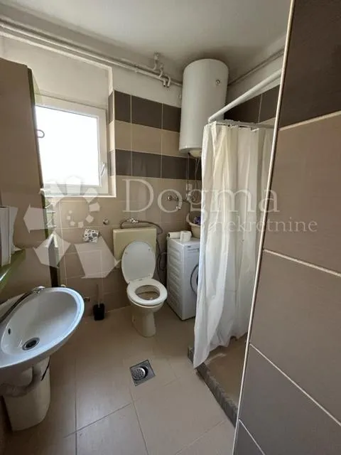 dva apartmana u privatnoj kući - slika 2