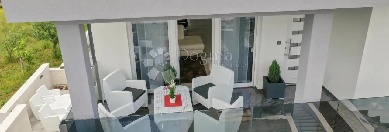 moderna villa na otoku krku s bazenom - slika 27