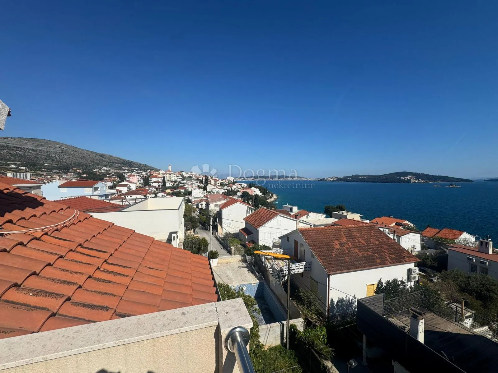 prostrana kuća u segetu s pogledom na more - slika 16