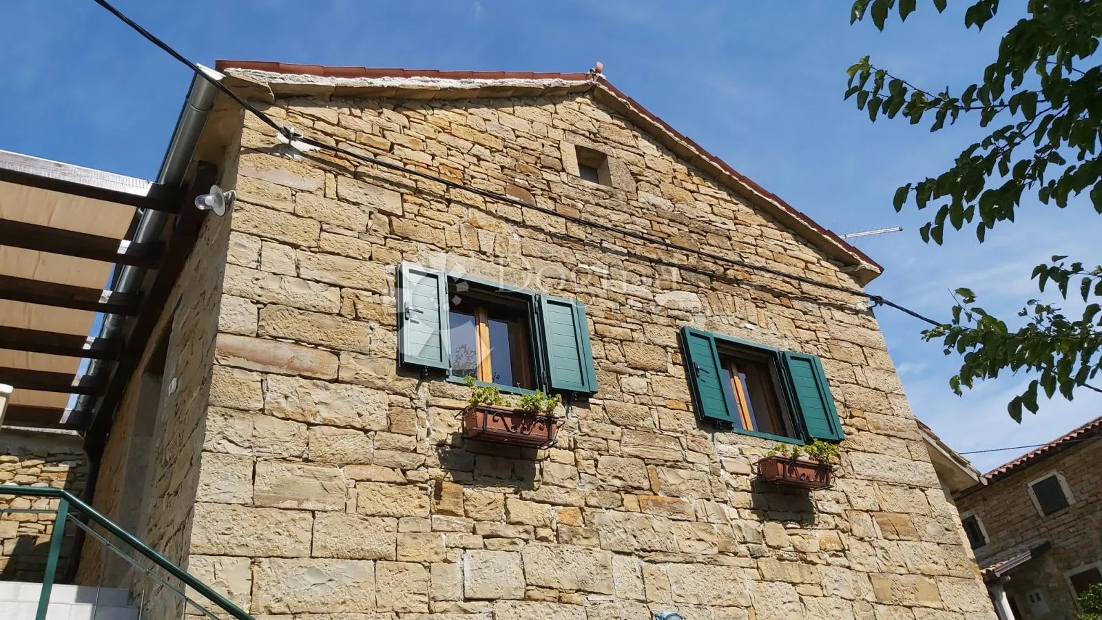 šarmantna kuća u zelenoj istri - slika 7