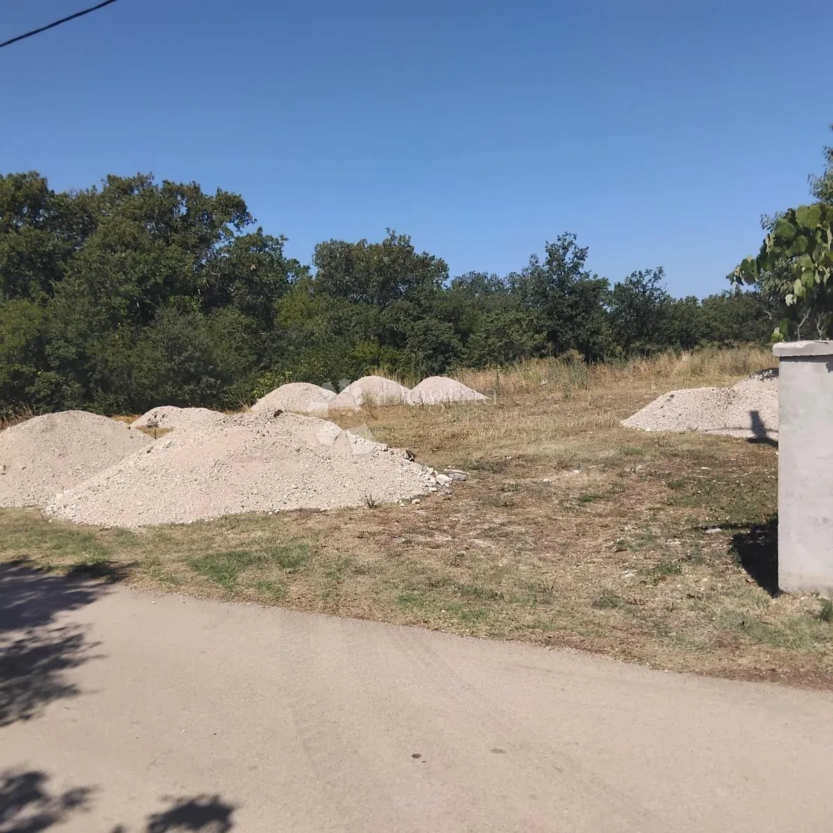 prodaja: prostrano građevinsko zemljište 2.500 m² s velikim potencijalom – smilčić - slika 2
