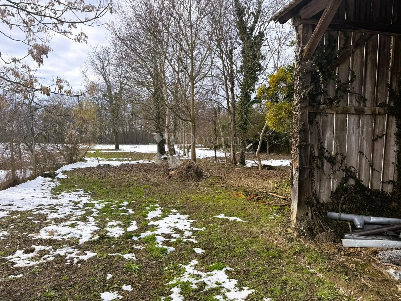 čičkovina: kuća i pomoćna zgrada za uređenje po želji - slika 18