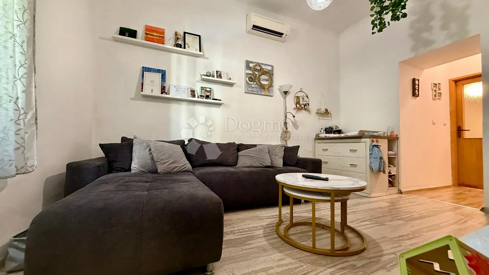 uredan dvosoban stan 55,03 m² u mirnoj zgradi s tri stana - slika 2