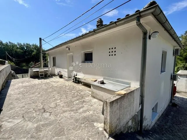 bribir,samostojeća kuća sa dva stana - slika 4
