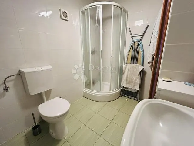 dvoetažni komforan stan na viškovu - slika 25