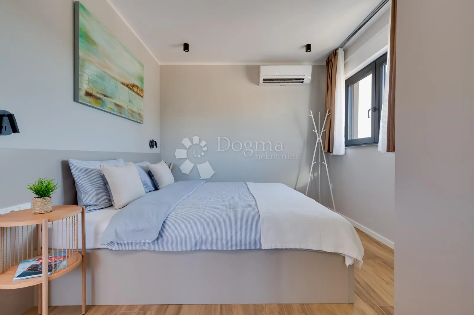 luksuzna vila s grijanim bazenom – dugoročni najam - slika 27