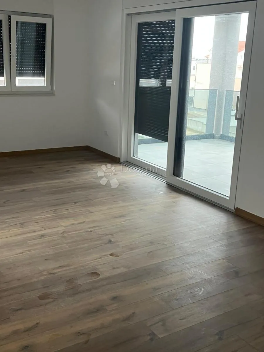 vodice - luksuzna dvojna kuća sa bazenom i pogledom s2 - slika 12