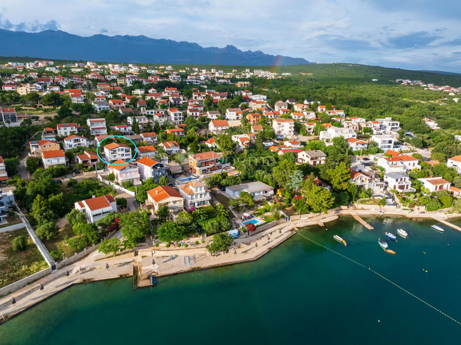 stan s pogledom na more,70 m od plaže - slika 11