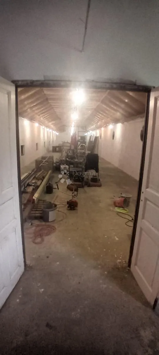 gospodarski objekt na parceli 12.377 m²-poljana križevačka - slika 9