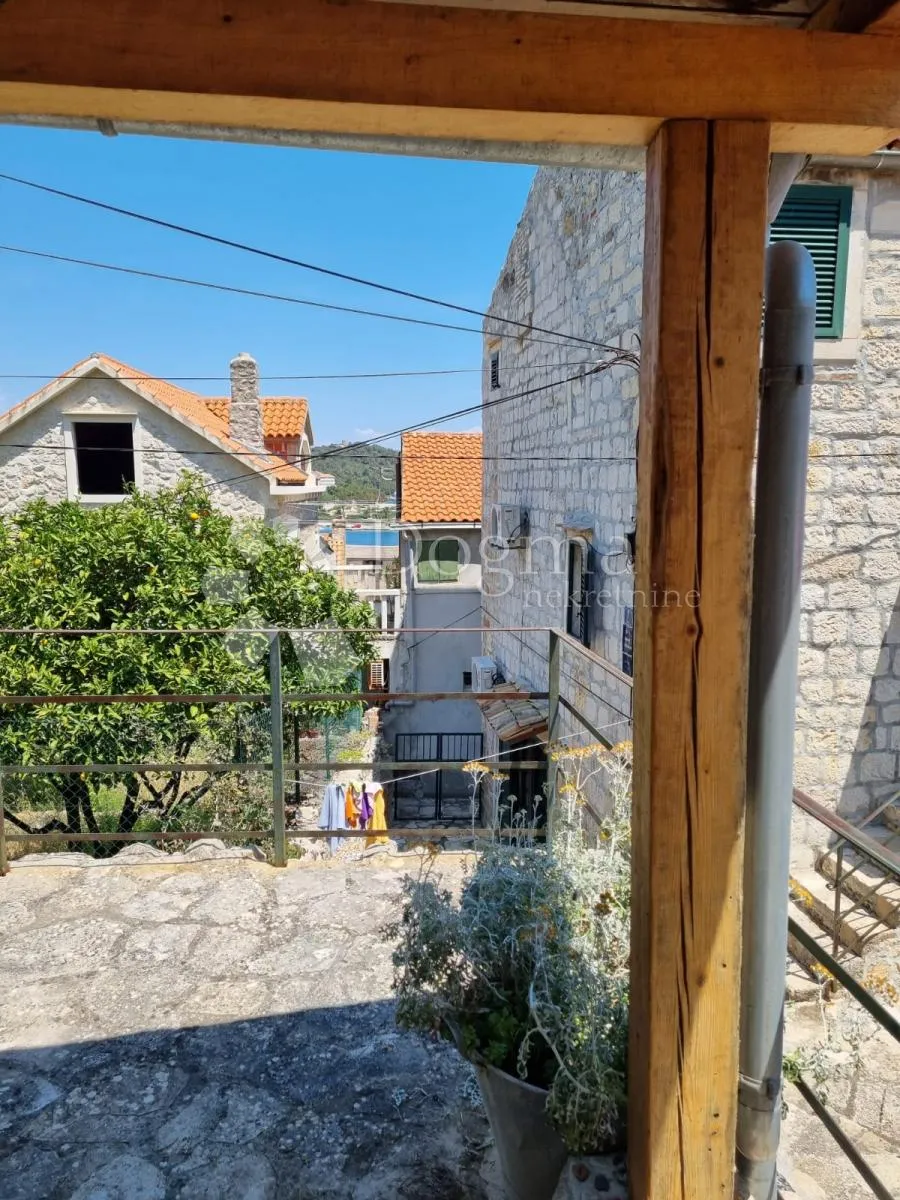 unikatna kamena kuća na otoku visu - slika 12
