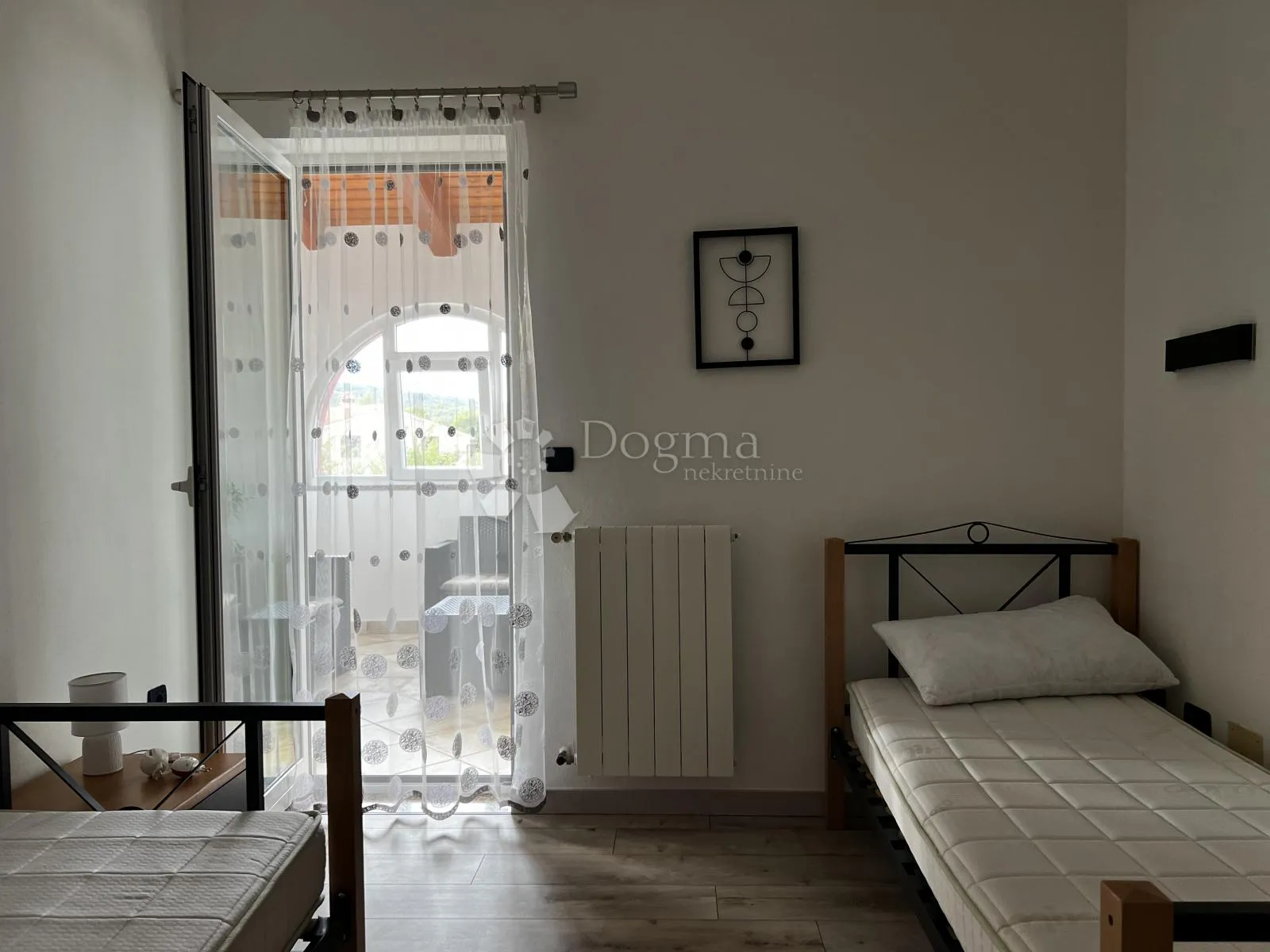 kuća sa dva stana i pomoćnim objektom - labin - slika 23