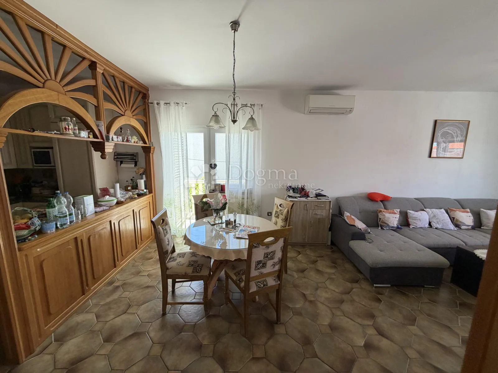 prilika u brodarici- kuća blizu mora, s 6 apartmana i 3-sobnim stanom!! - slika 32