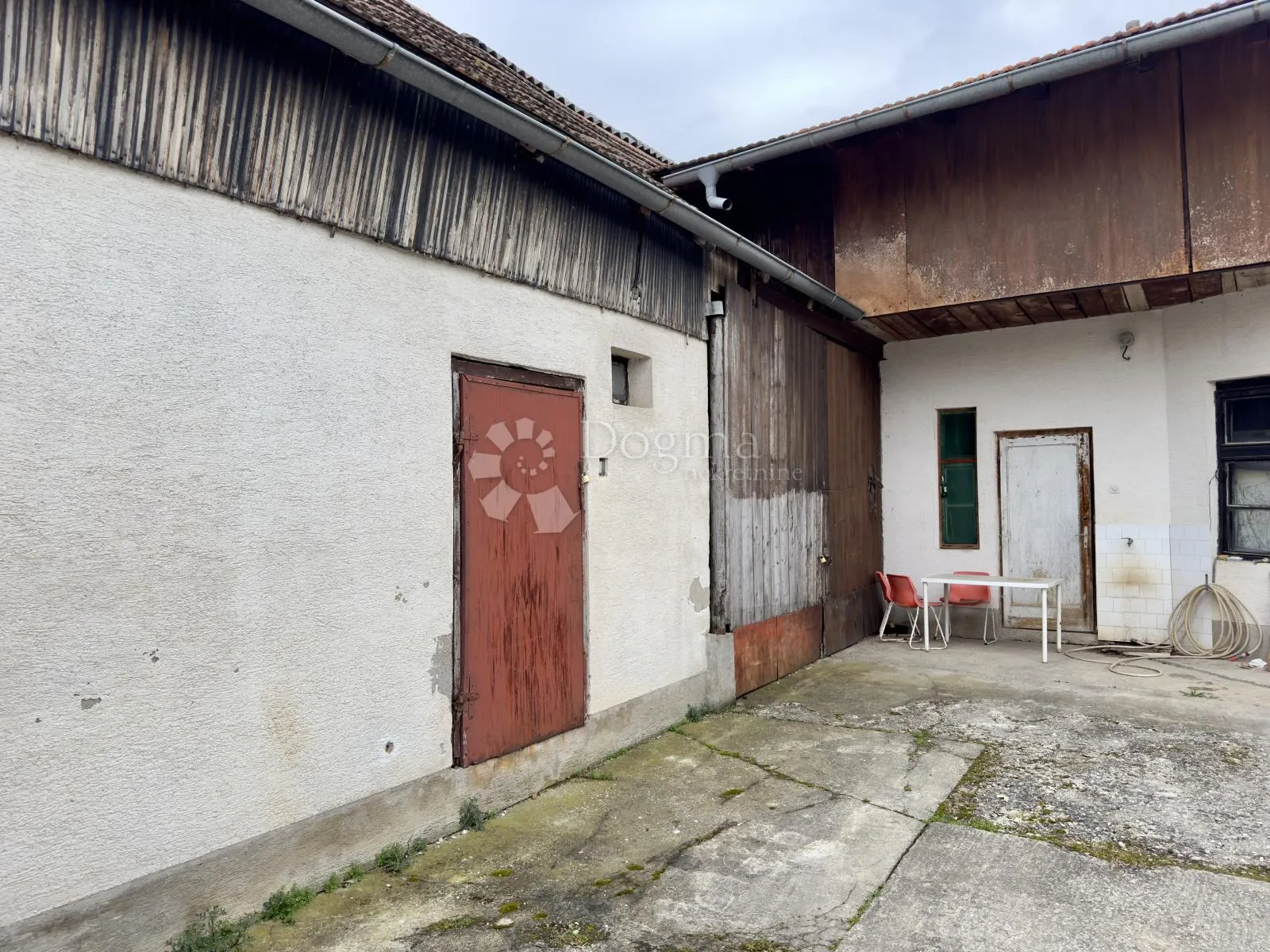 kuća s velikim zemljištem u lukavcu – investicijska prilika - slika 8
