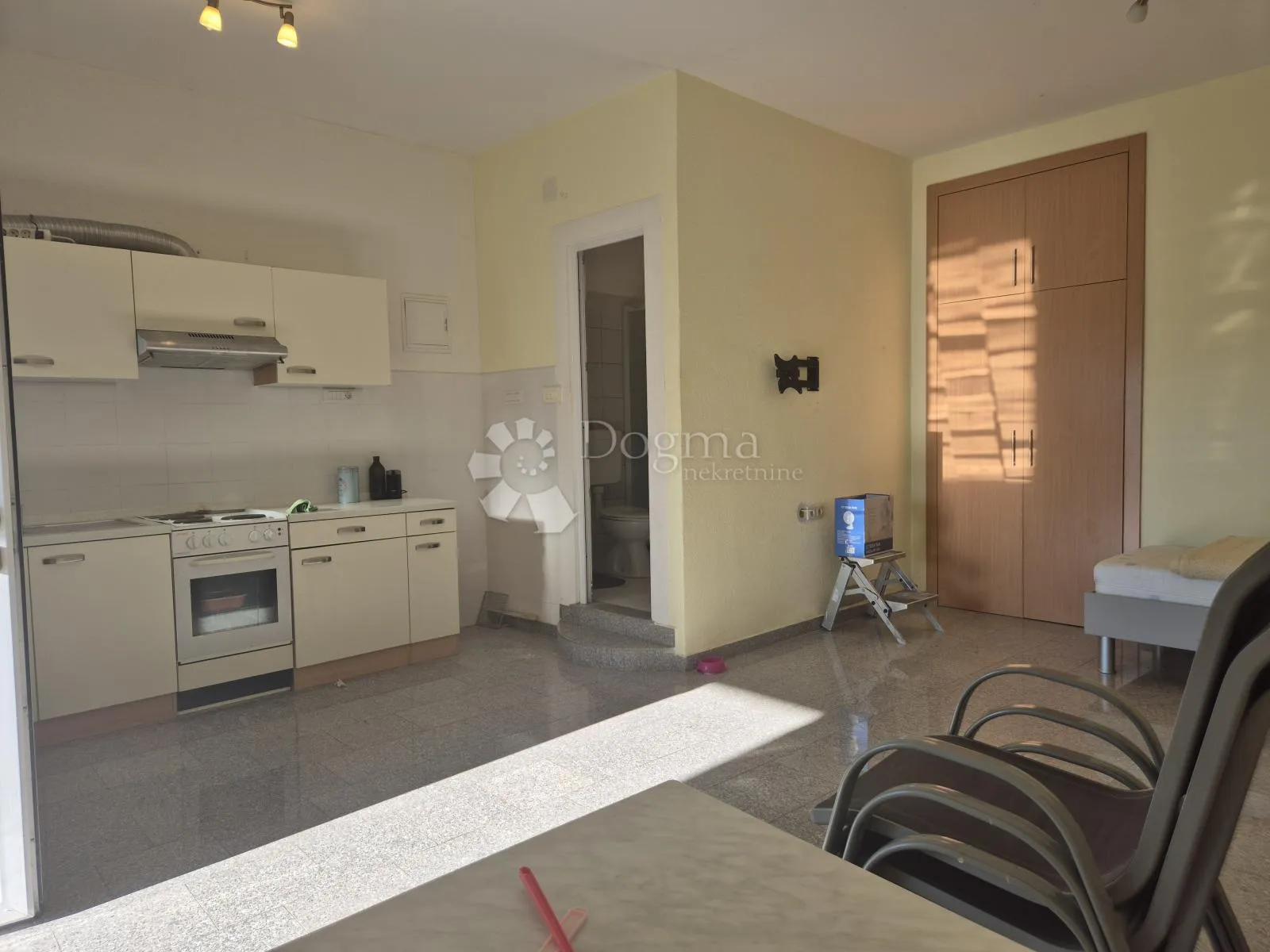stambeno-poslovni objekt u okolici poreča 208m2 - slika 5