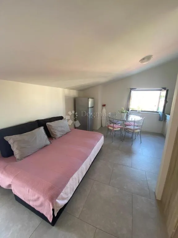 funtana!prilika!uhodana apartmanska kuća na parceli sa velikim potencijalom! - slika 36