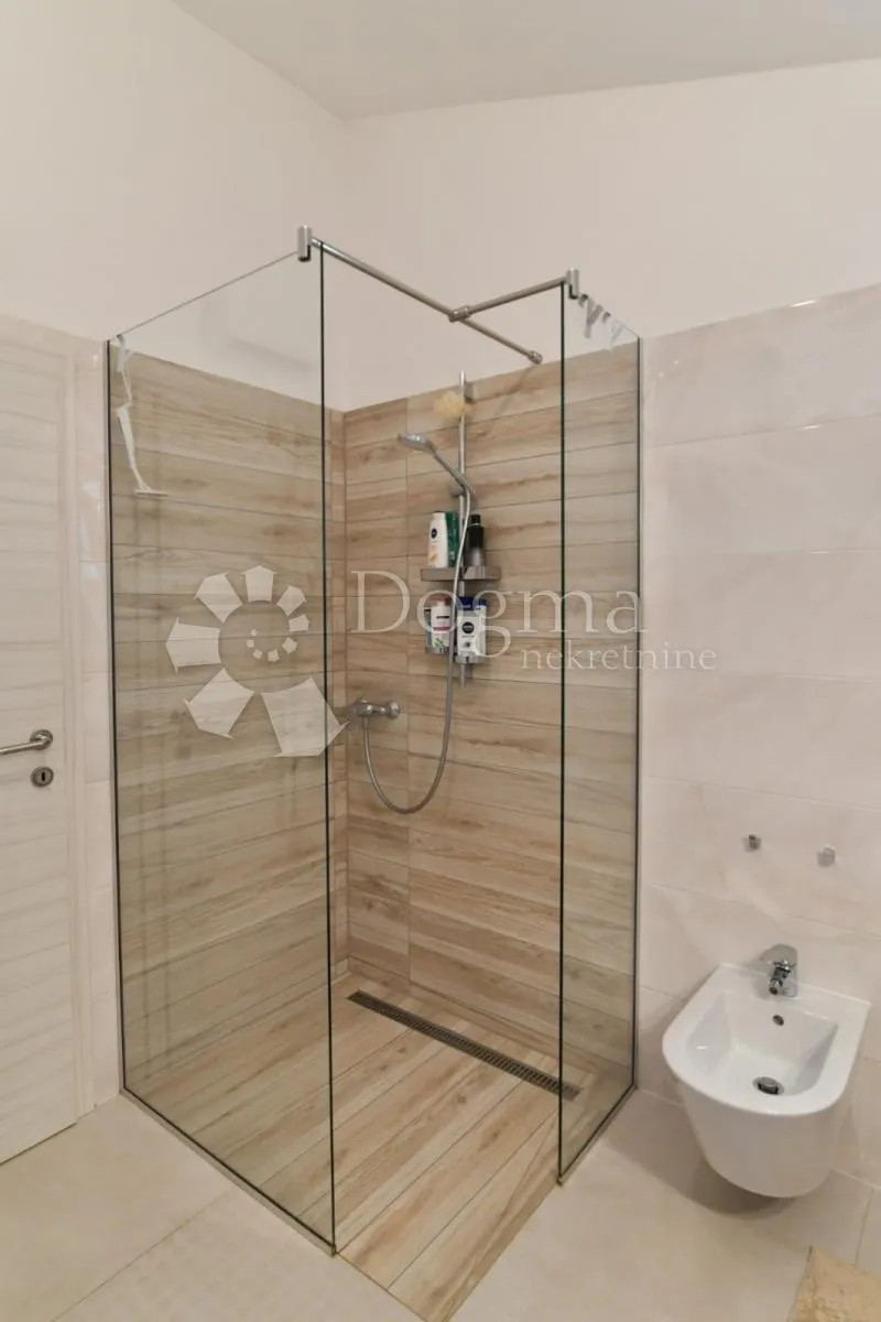 luksuzni penthouse s pogledom na more - slika 21