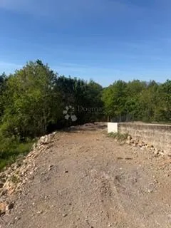 Zemljište okruženo zelenilom - Saršoni, Viškovo