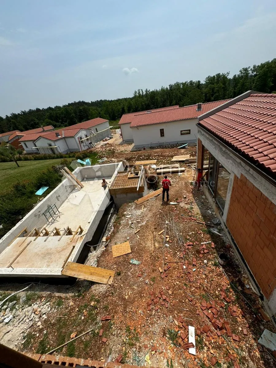 moderna vila u izgradnji s bazenom – okolica višnjana - slika 3