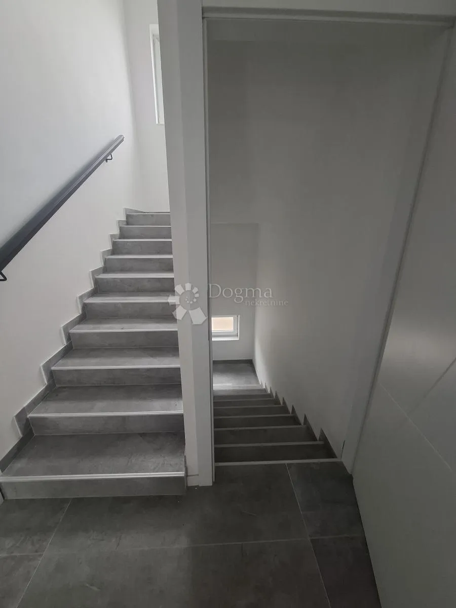 moderna novogradnja u murvici - slika 28