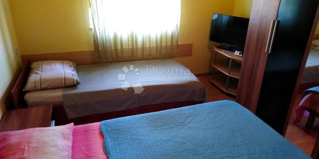 ugljan - kuća 1. red do mora (20 m) - slika 11