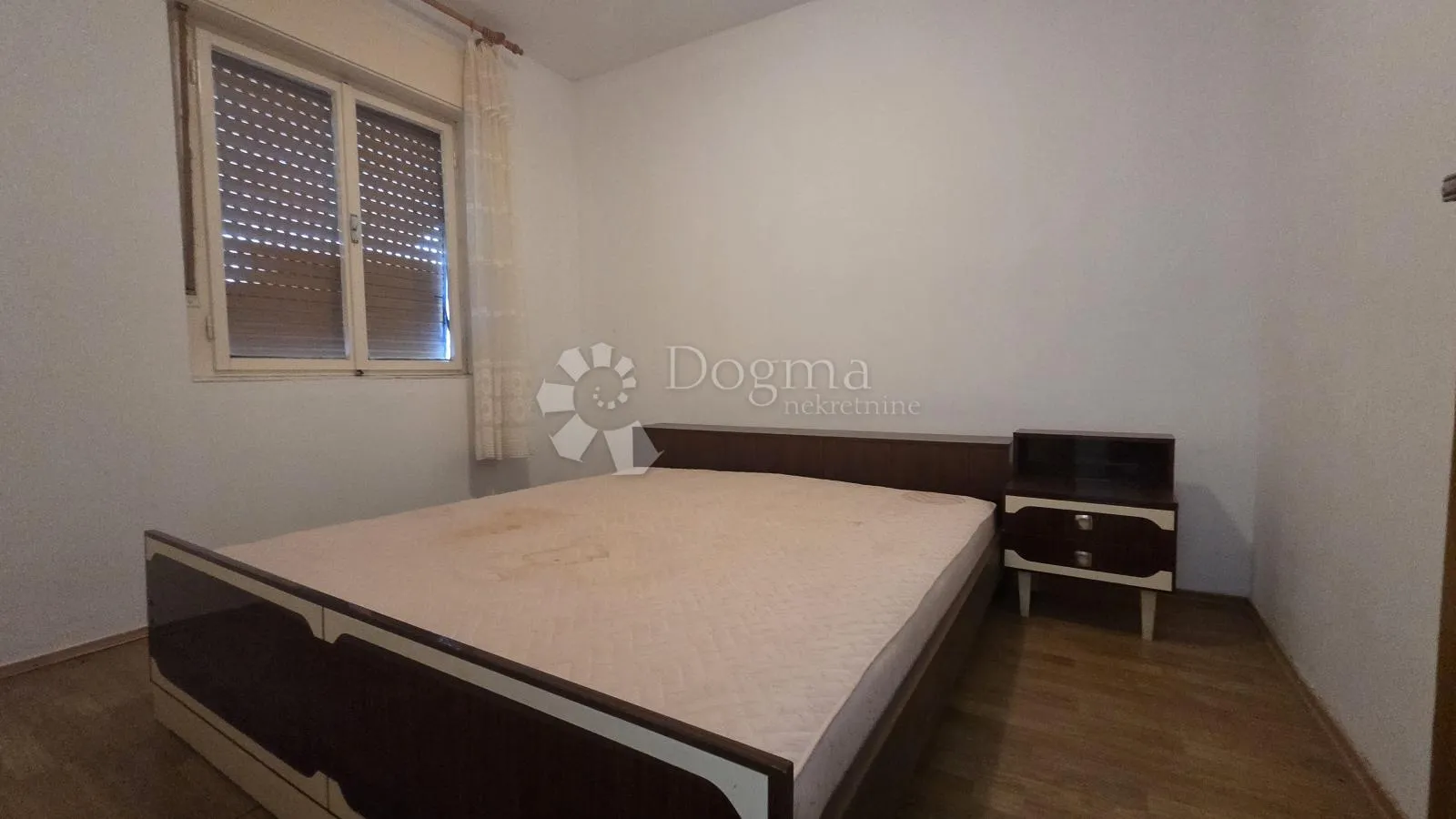 kuća sa dva stana i okućnicom - slika 11