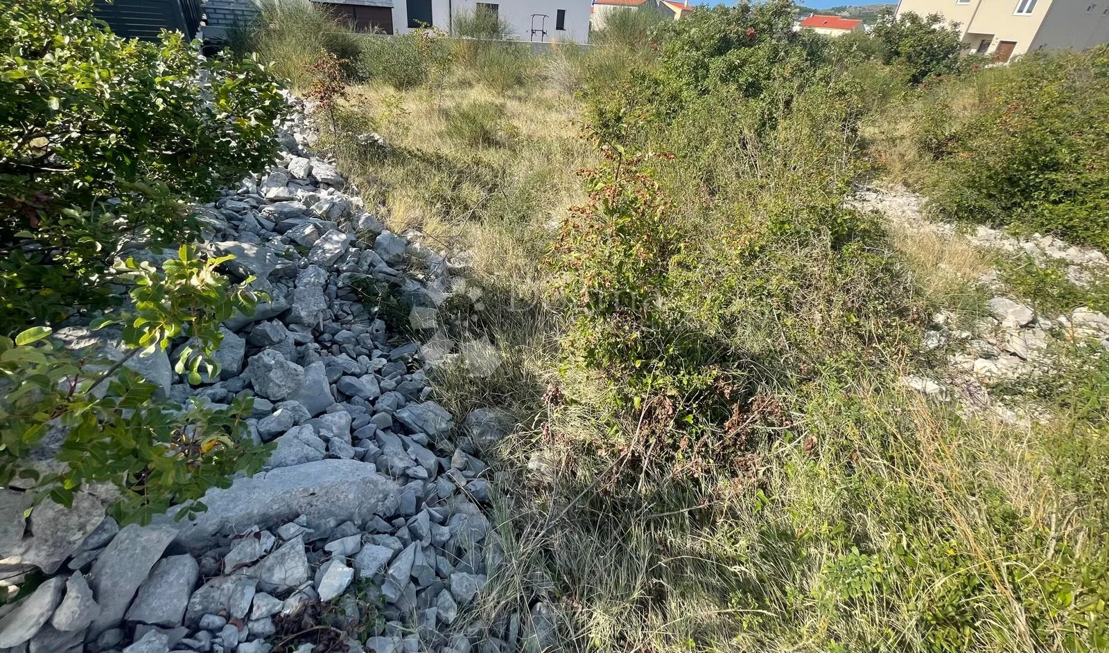 odlična prilika: zemljište u vodicama 725 m², 800 m od mora - slika 2