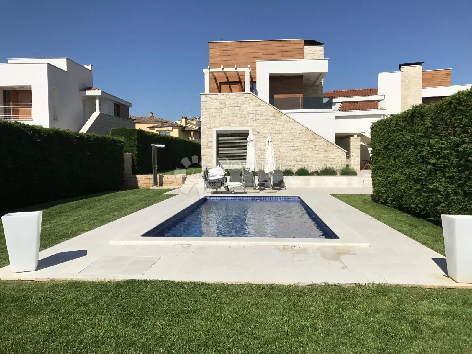 poreč (okolica) - moderna vila blizu mora - slika 2