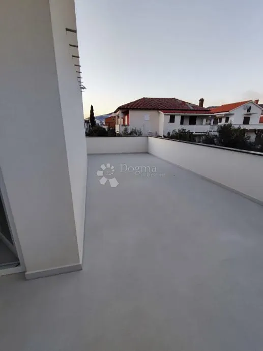 50m od mora!!! stan u novogradnji sa predivnim pogledom - slika 15