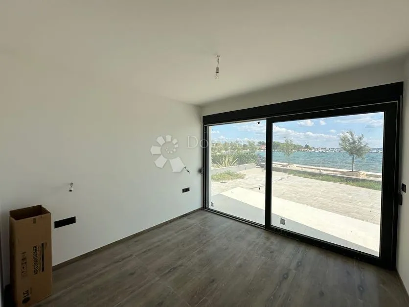 luksuzni apartman na moru - slika 11