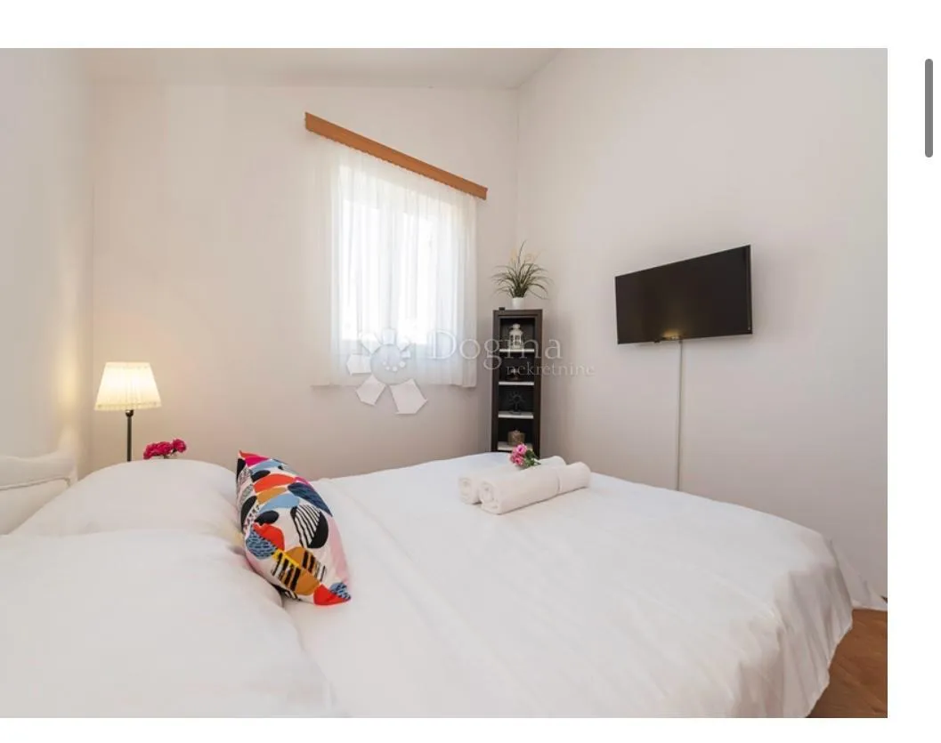 villa s bazenom u privlaci - slika 18