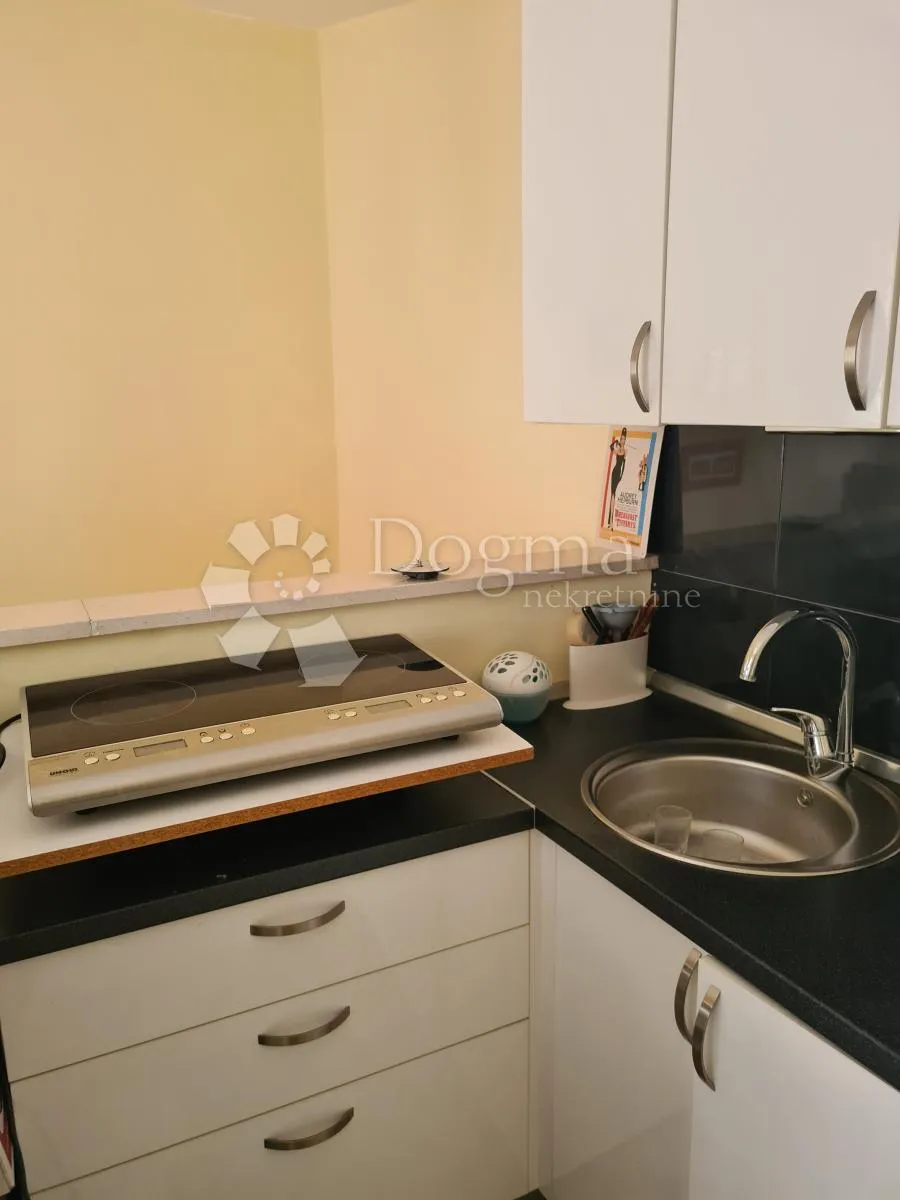 šibenik centar - kamena kuća blizu rive - slika 51