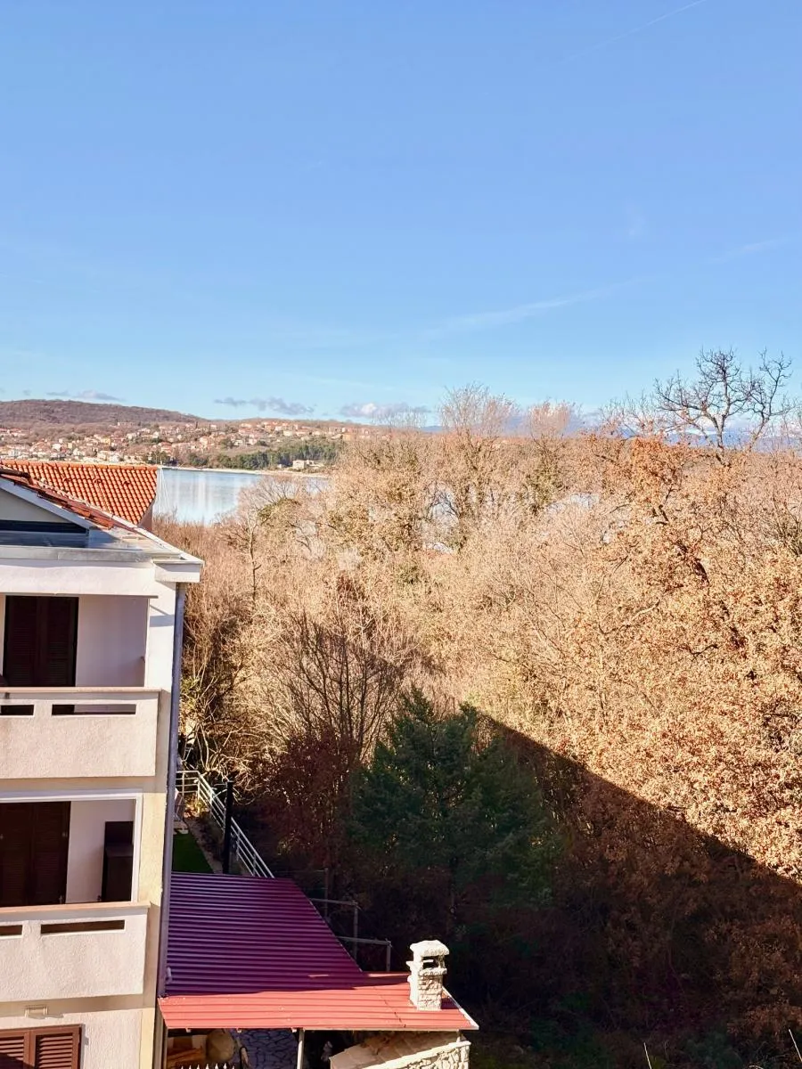 stan / apartman u klimnu, otok krk - slika 2