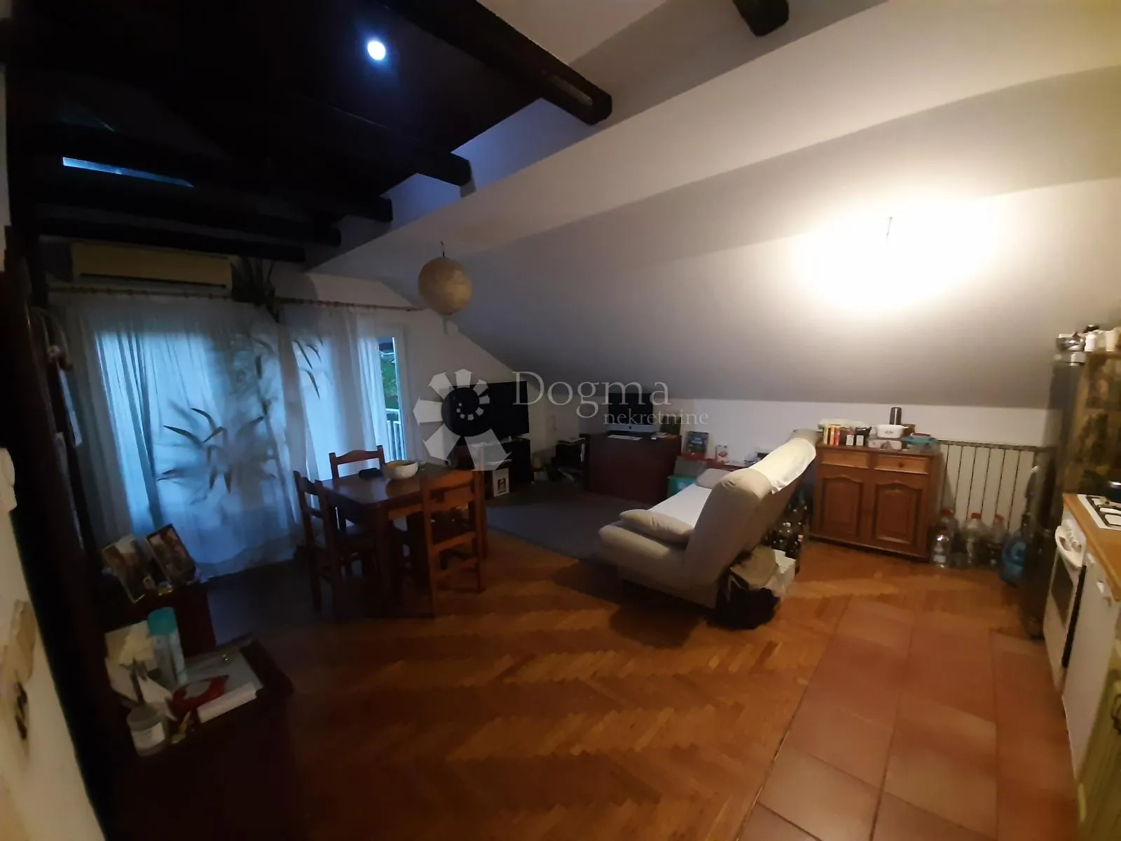 dvosobni stan s prostranom terasom, garažom i zajedničkim vrtom - centar remeta - slika 3