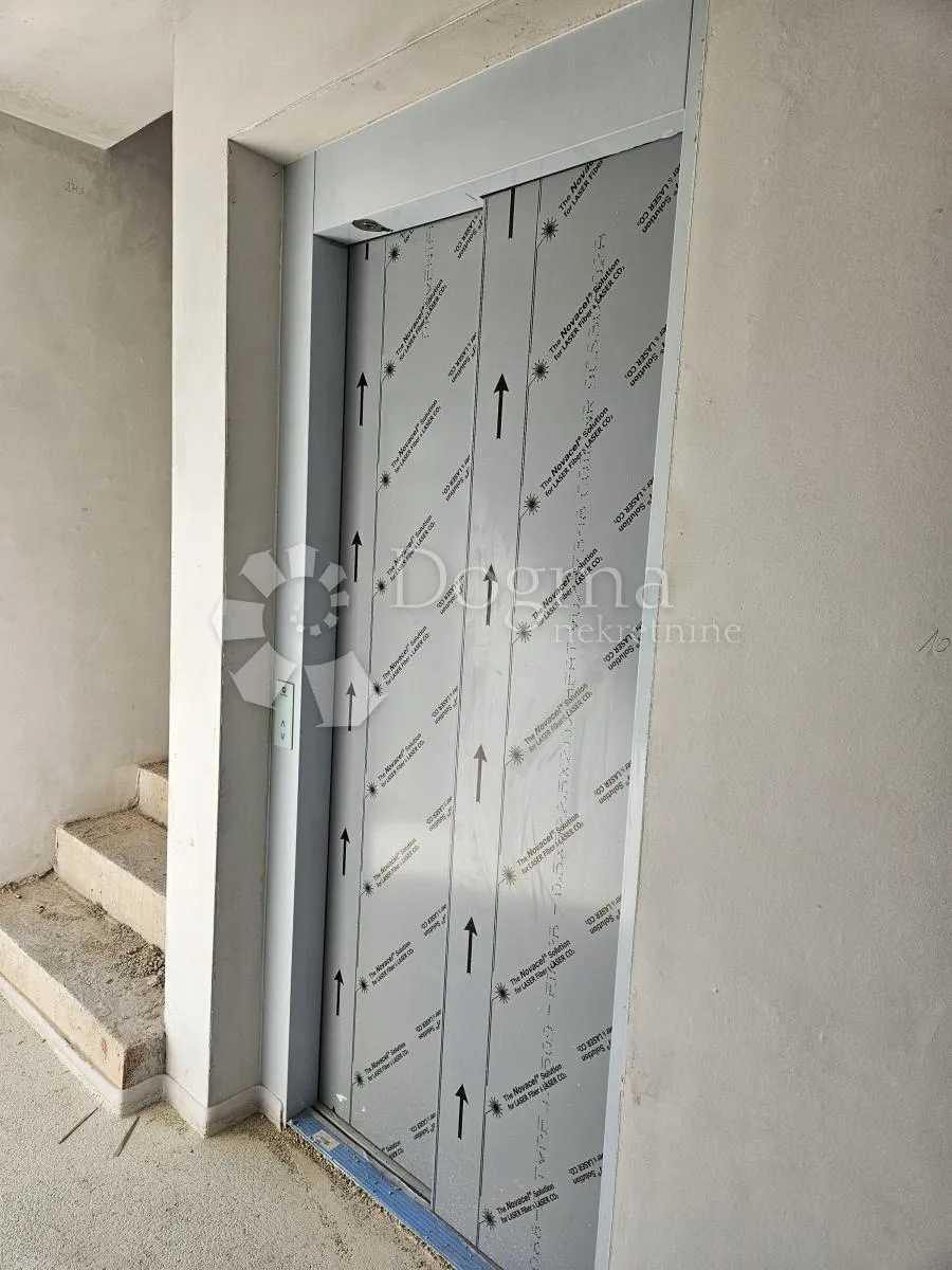 predivan penthaus 20 metara od mora - slika 28