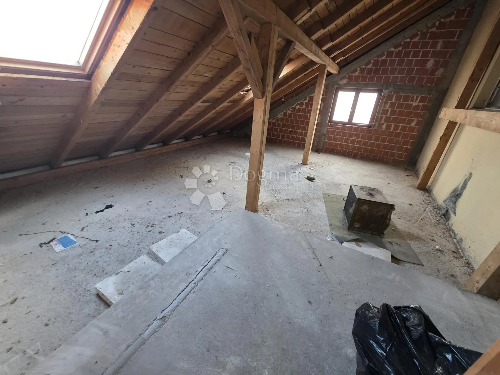 najam uredskog prostora cca 298m² - 8 ureda, spremište - slika 12