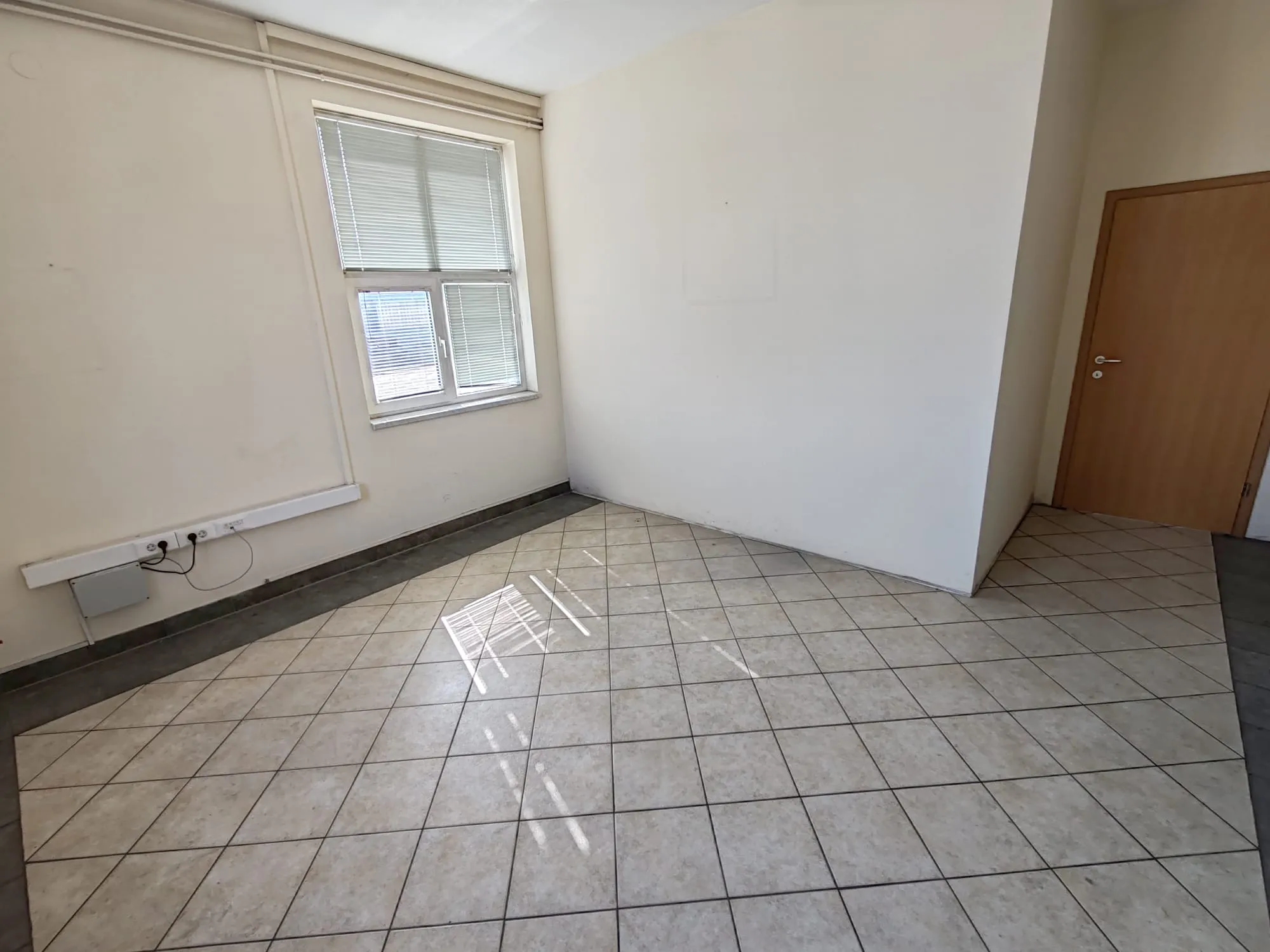 poslovni prostor 269 m² s 10 parkirnih mjesta – idealno za tihe djelatnosti - slika 5