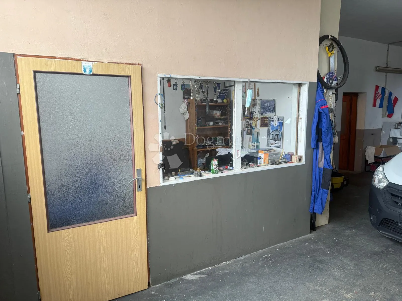 kuća s poslovnim prostorom u resniku - slika 36