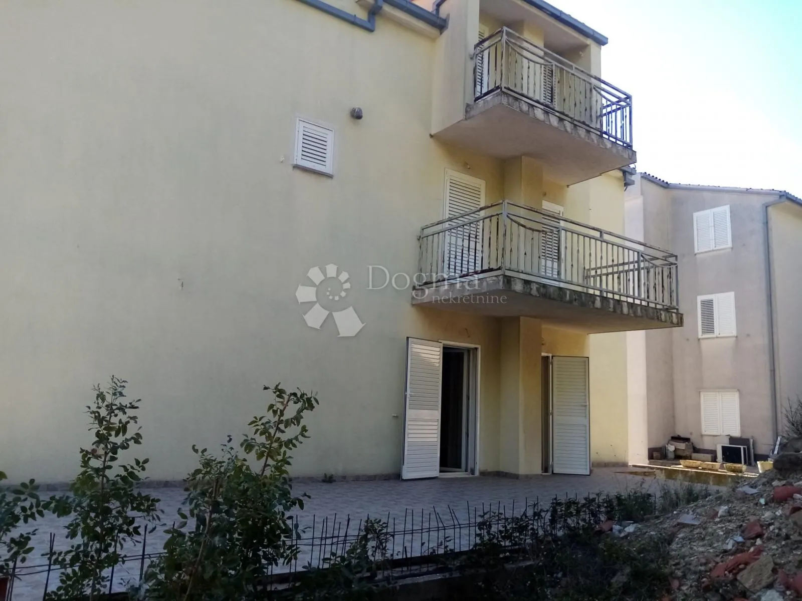 ekskluzivni objekat sa poslovnim prostorima, stanom i 8 apartmana - slika 11