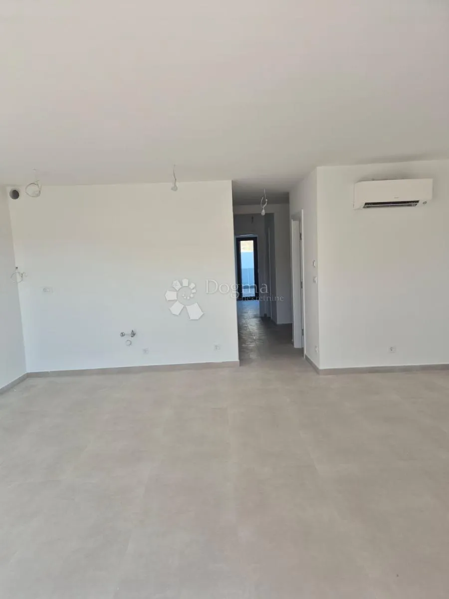 novogradnja – moderan stan (s11) s balkonima manje od 150 m od plaže – okrug gornji - slika 5