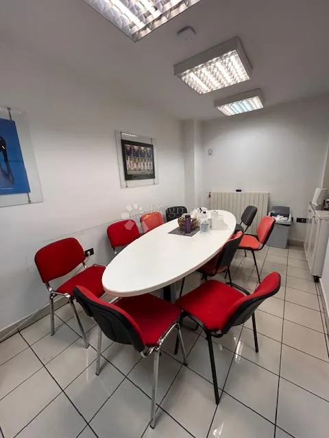 odličan poslovni kompleks - slika 8
