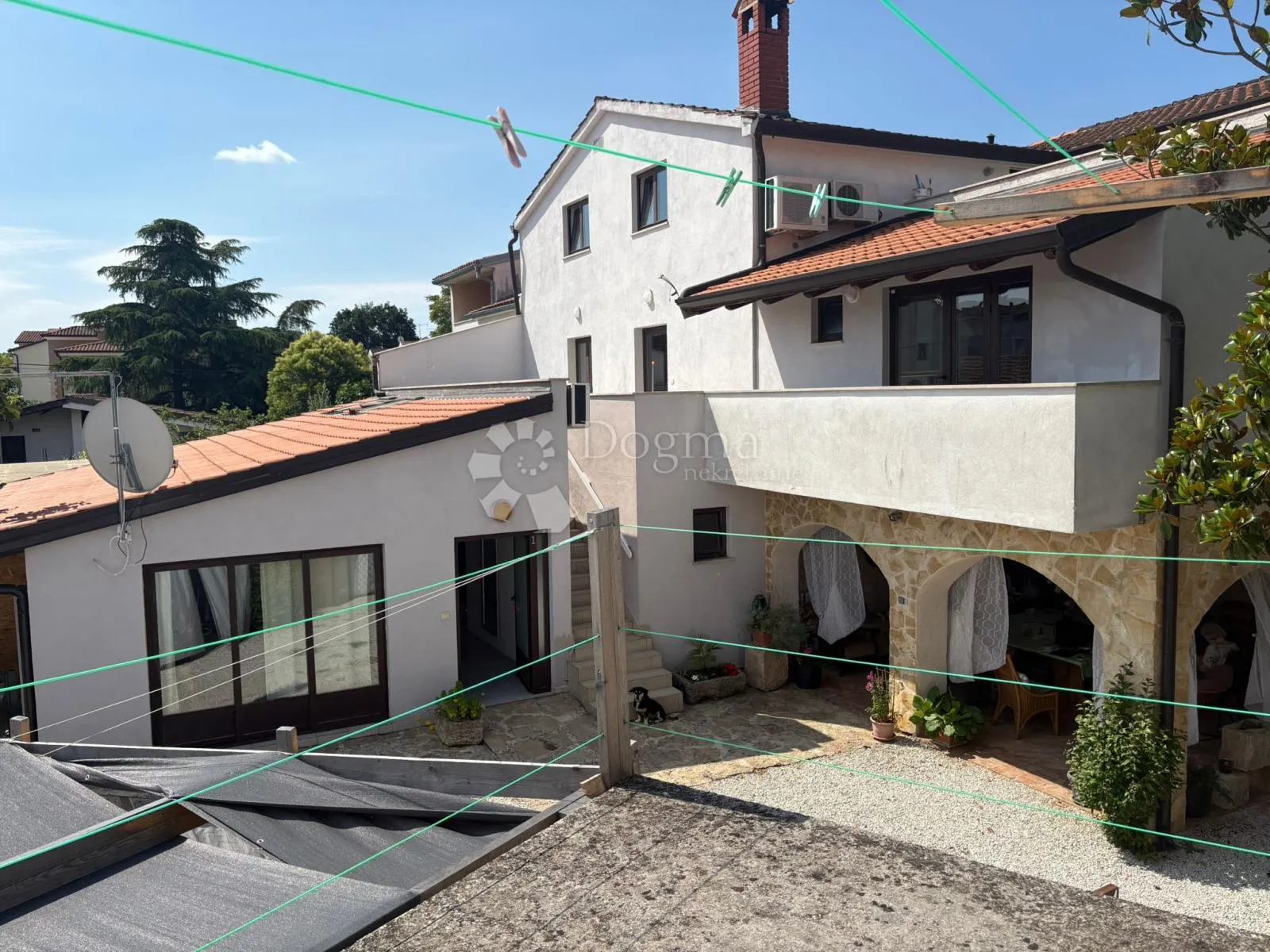 funtana!prilika!uhodana apartmanska kuća na parceli sa velikim potencijalom! - slika 2
