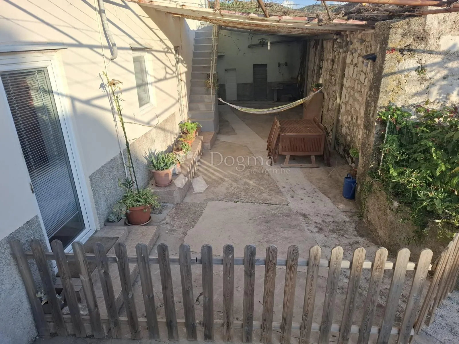 kuća s velikim potencijalom za život ili turizam – orašac - slika 10