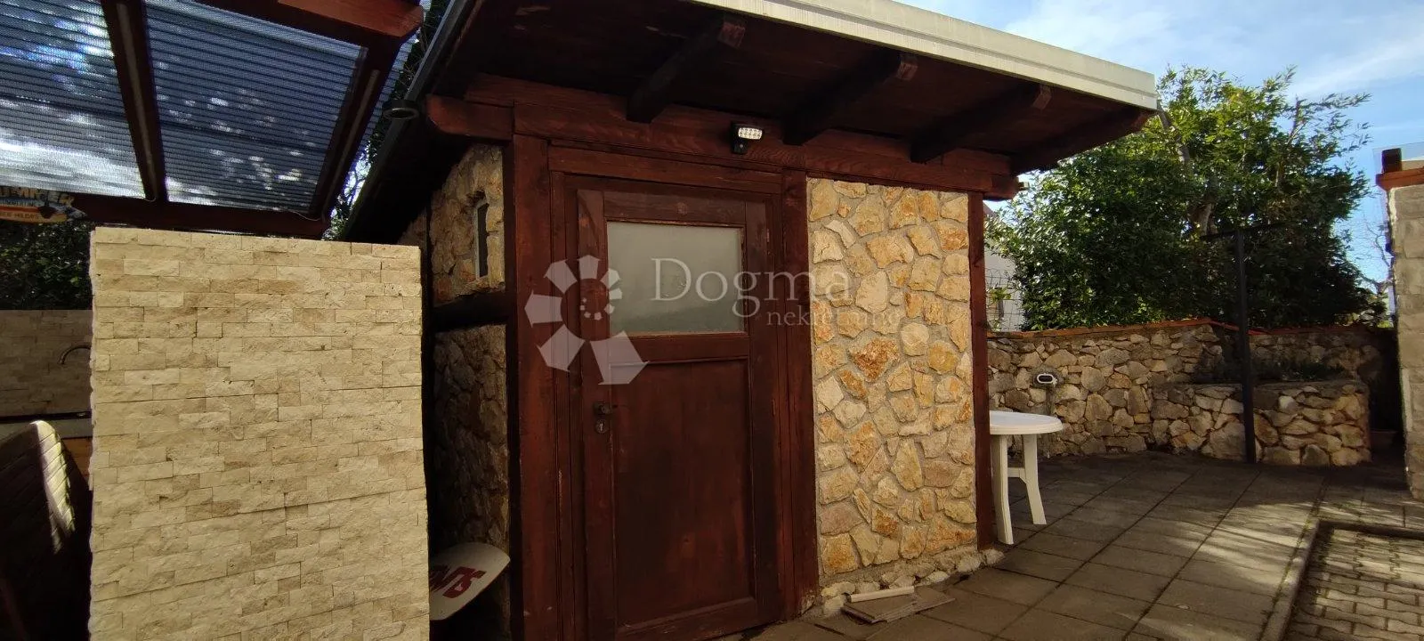 2 apartmana okolica grada krka - slika 9