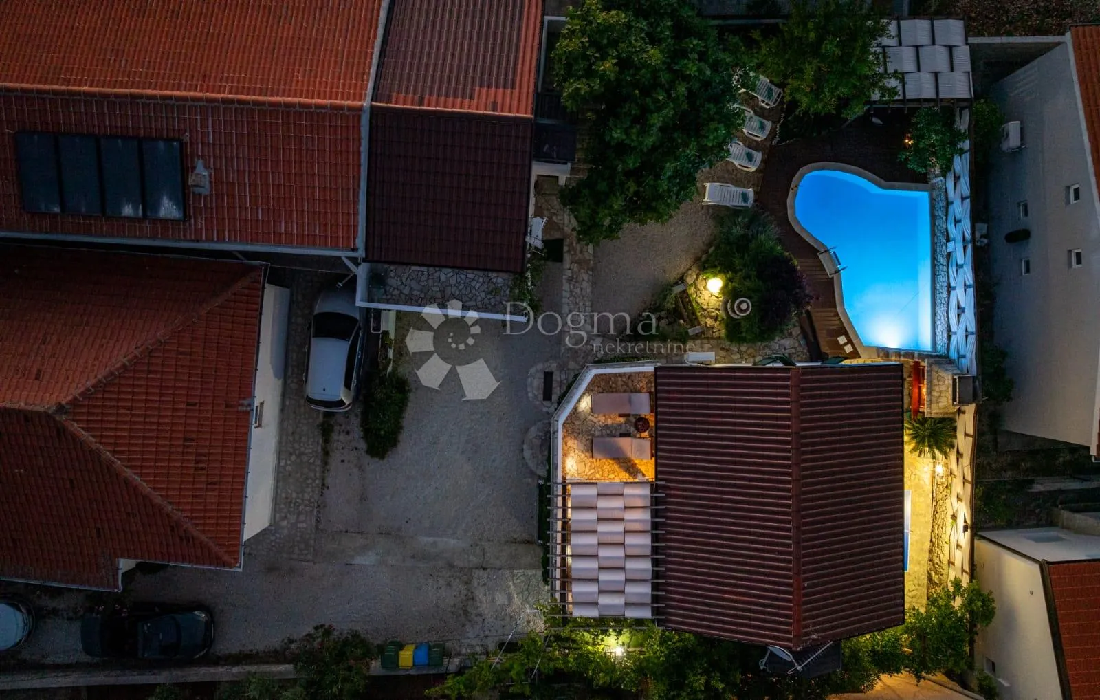 tri apartmana s bazenom - slika 7