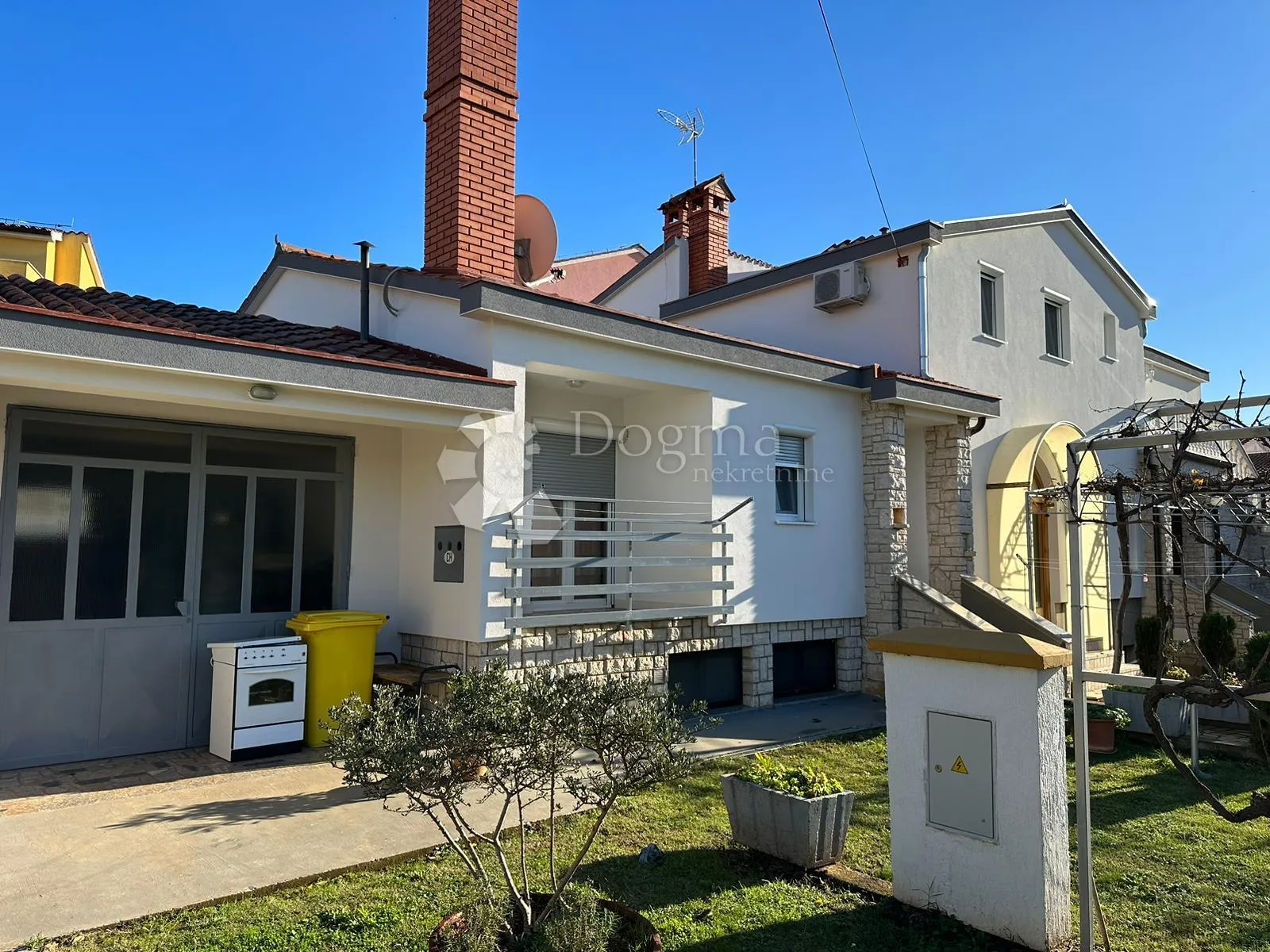 apartmanska kuća na 50 metara do mora - slika 46