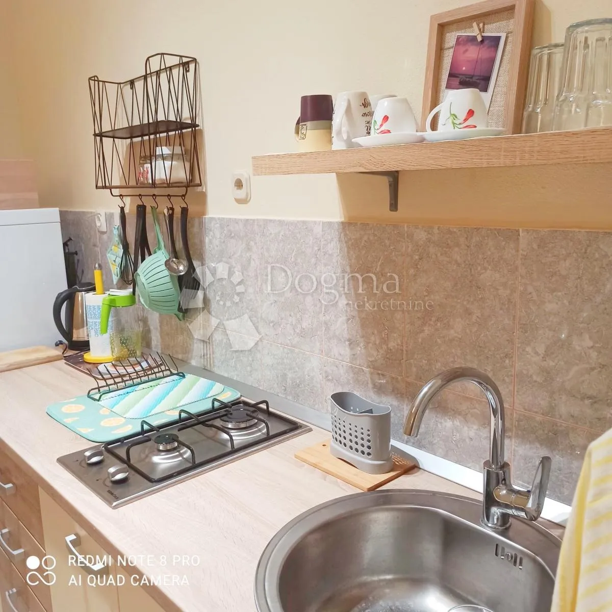 prodaja kuće 80m od mora, 6 apartmana - slika 18