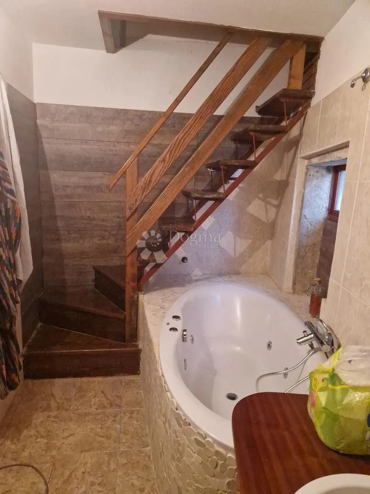 kamena ljepotica sa pogledom na more - slika 18