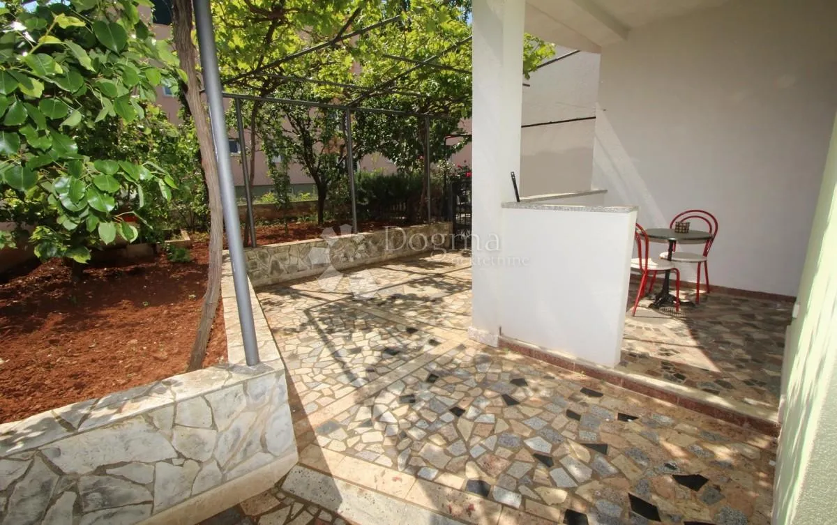 kuća sa apartmanima - slika 3